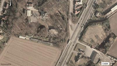 vrij recente luchtfoto waar men reeds de loods kan op zien staan waar vroeger de bunker stond.